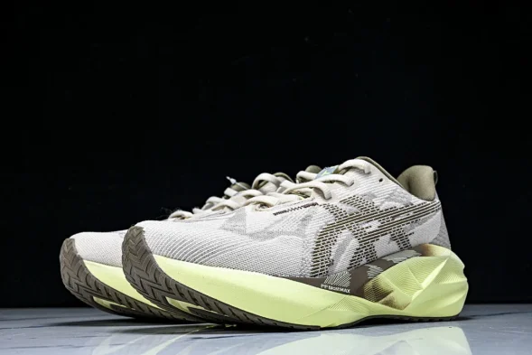 Asics Novablast 5 1012B765-250 