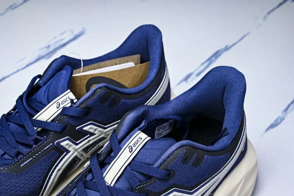 Asics Novablast 5 1011C027-400  