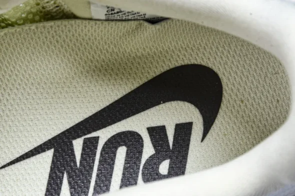 Nike Air Zoom Vomero Premium HQ2050-700 