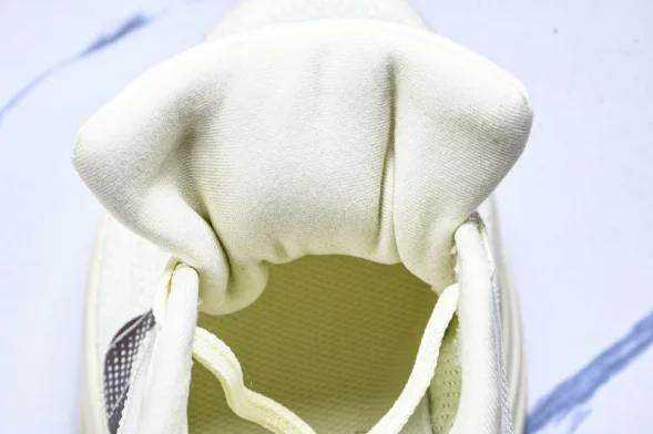 Nike Air Zoom Vomero Premium HQ2050-700 
