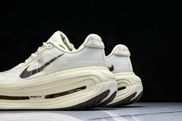 Nike Air Zoom Vomero Premium HQ2050-700 