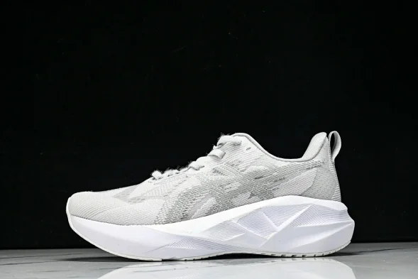Asics Novablast 5 1011B974-100 