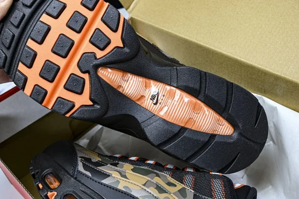 Nike Air Max 95 HQ1973-001 