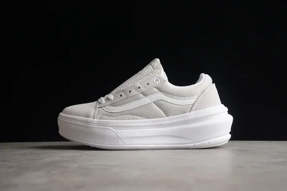 Vans Old Skool Overt CC VN0A7Q5ELGX 