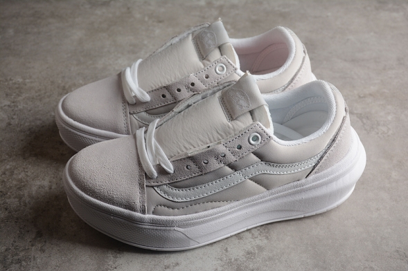 Vans Old Skool Overt CC VN0A7Q5ELGX 