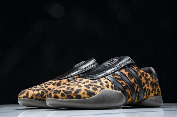 KITH x adidas Taekwondo Mei JS0298 