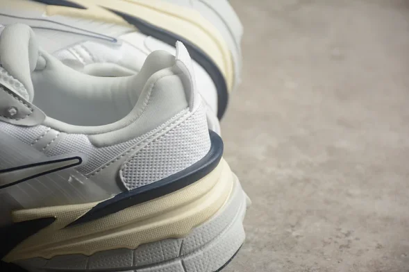 Nike V2K Runtekk Run FD0736 102 