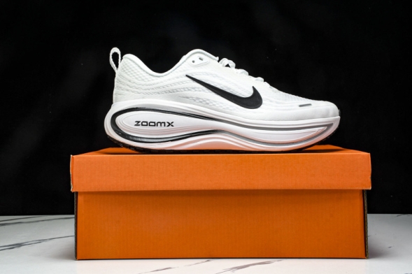 Nike Air ZoomX Vomero 18 Plus HM6805 111 